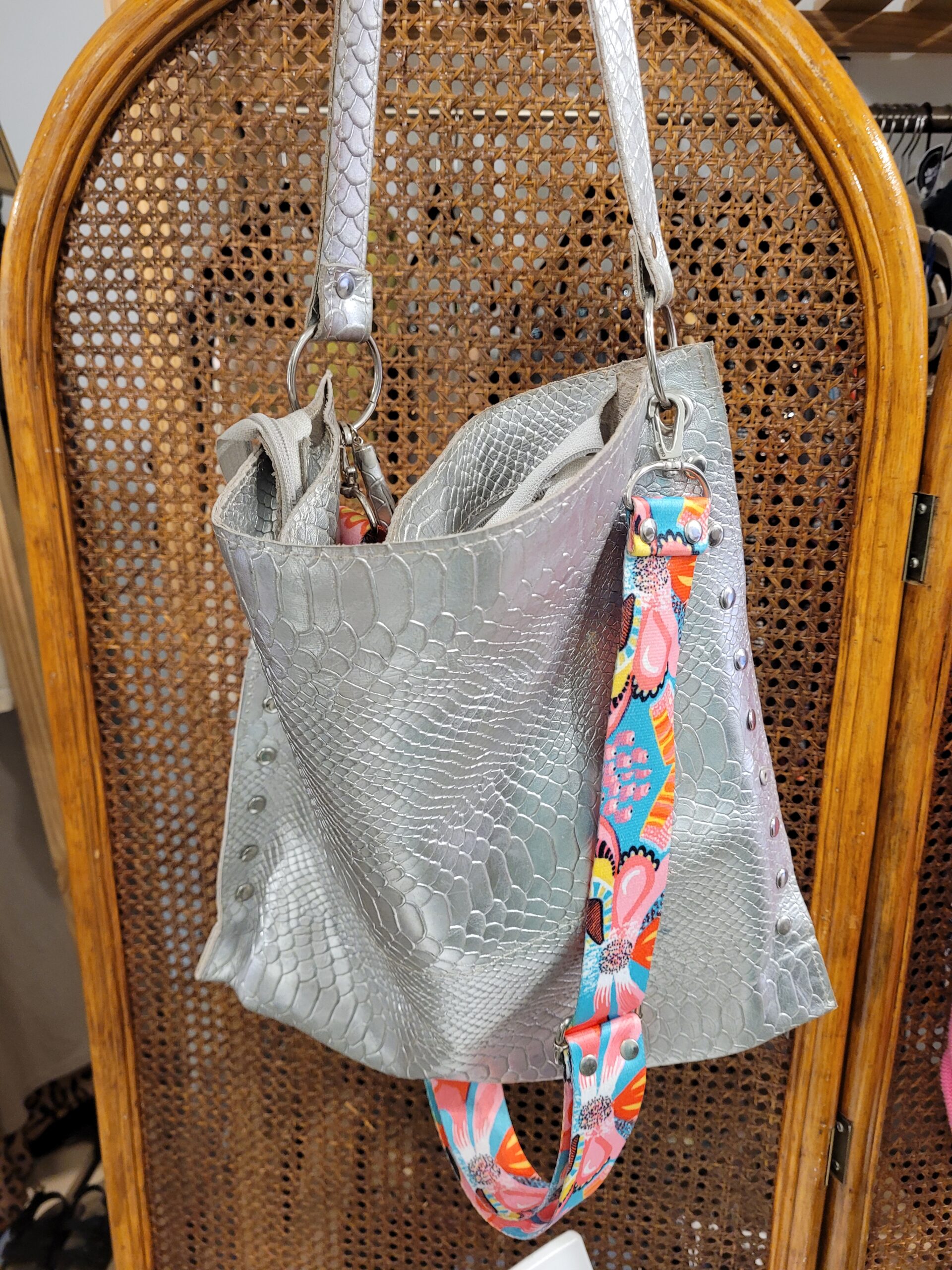 CARTERA PLATEADA